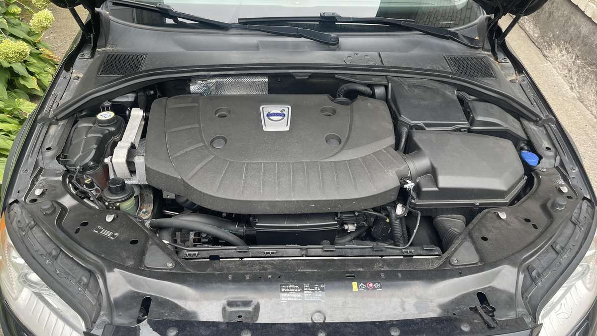 Volvo XC70 2012 — photo 24
