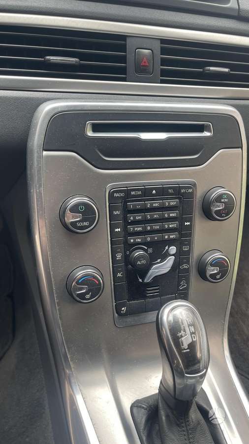 Volvo XC70 2012 — photo 8