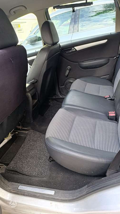 Mercedes-Benz B180 2005 — interior