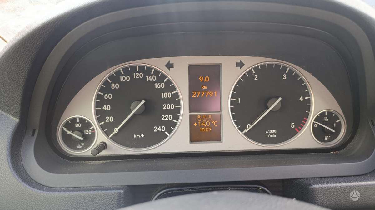 Mercedes-Benz B180 2005 — photo 9