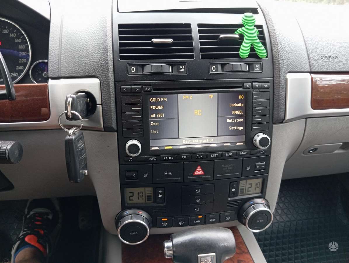 Volkswagen Touareg 2006 — photo 11