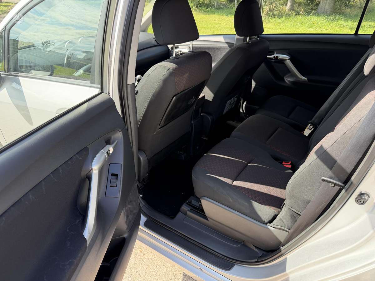 Toyota Verso 2010 — photo 10