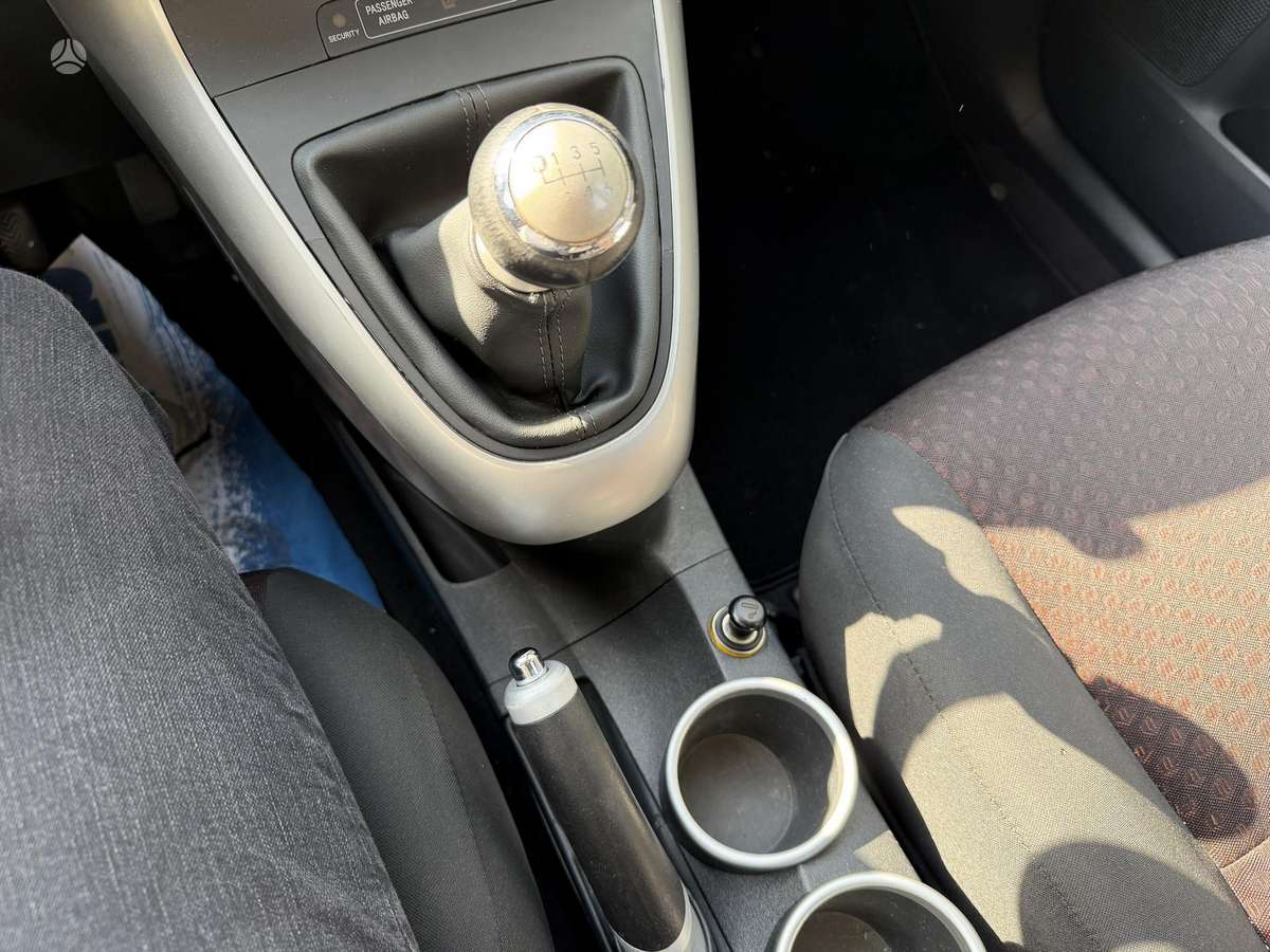 Toyota Verso 2010 — photo 16