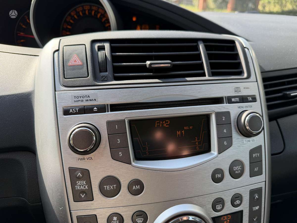 Toyota Verso 2010 — photo 18
