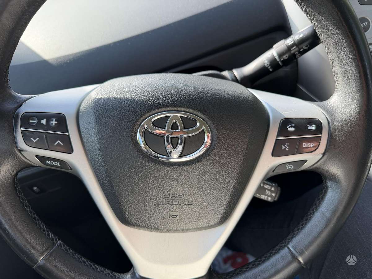 Toyota Verso 2010 — photo 19