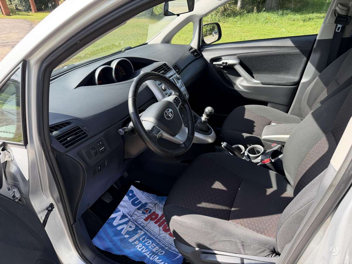 Toyota Verso 2010 — photo 9