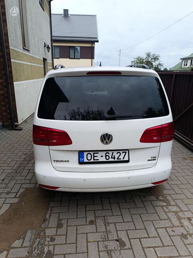 Volkswagen Touran 2013 — rear view