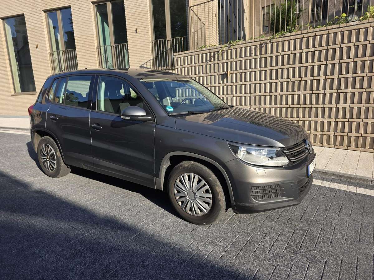 Volkswagen Tiguan 2014 — rear view