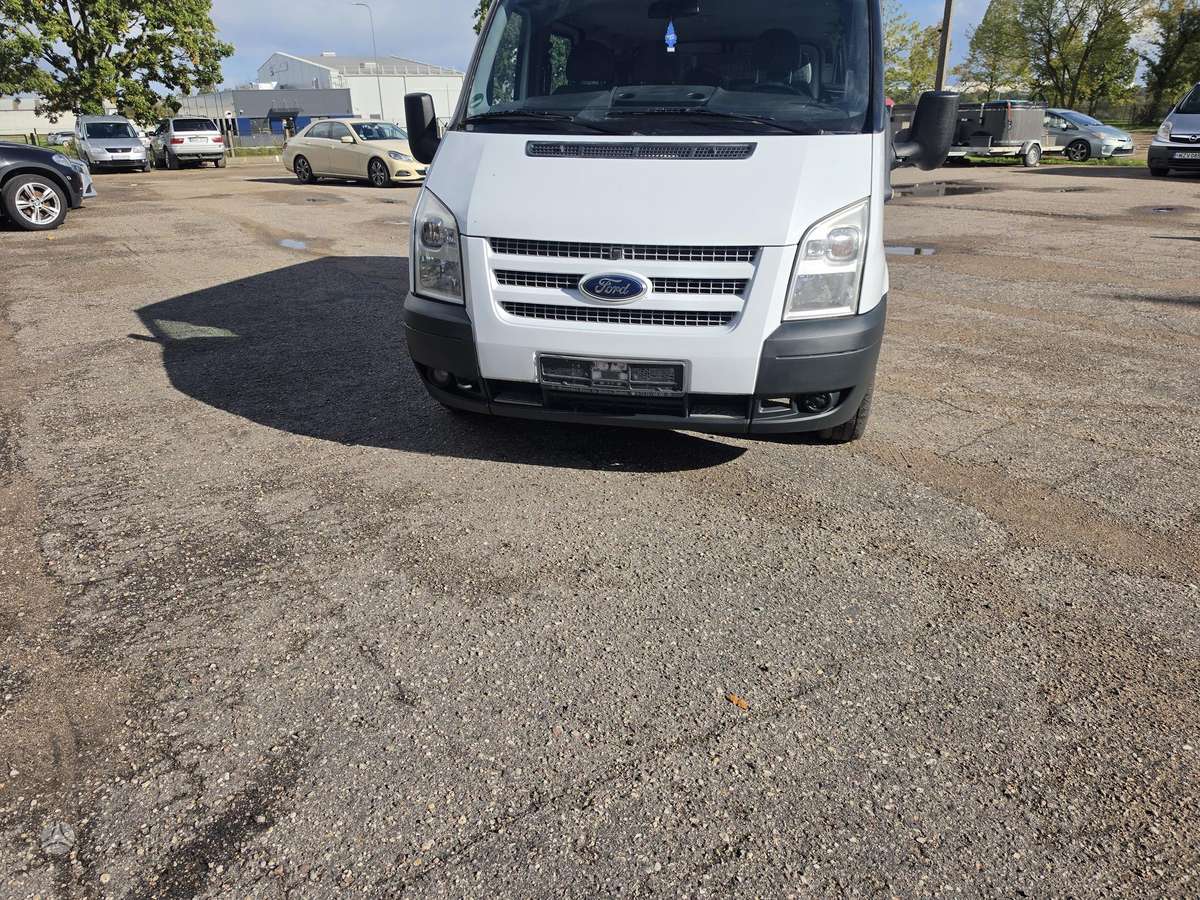Ford Transit 2013 — вигляд ззаду