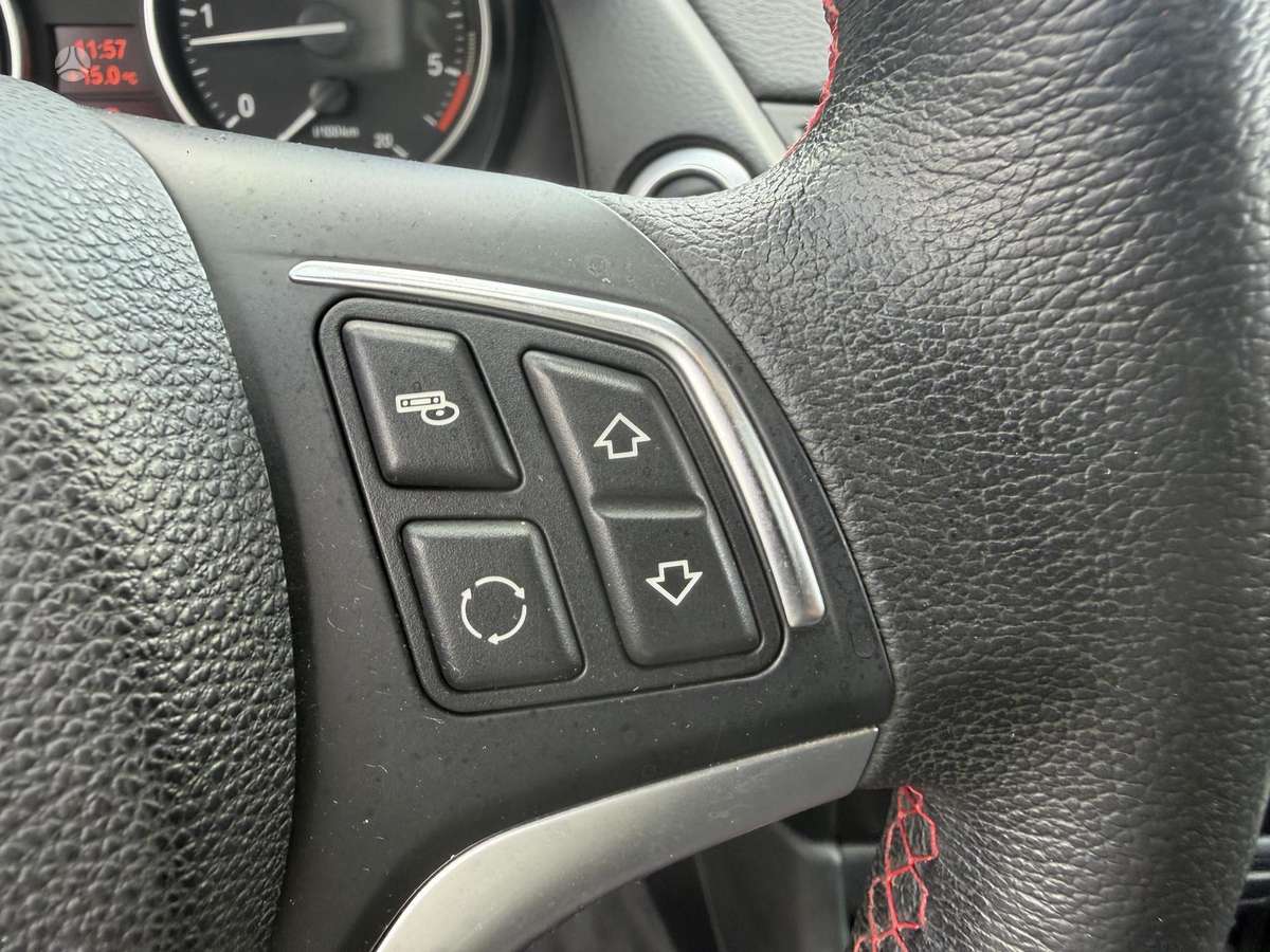 BMW X1 2012 — фото 15