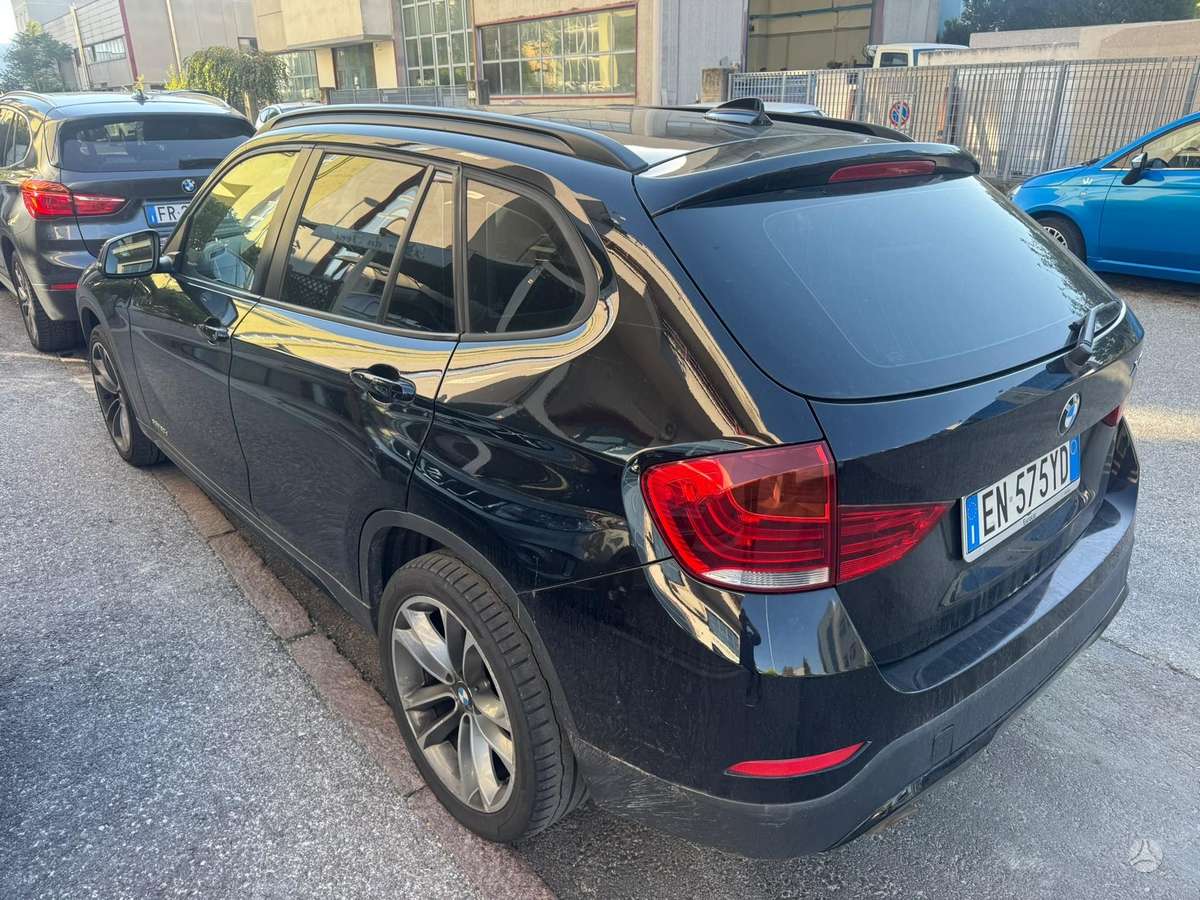 BMW X1 2012 — вигляд ззаду