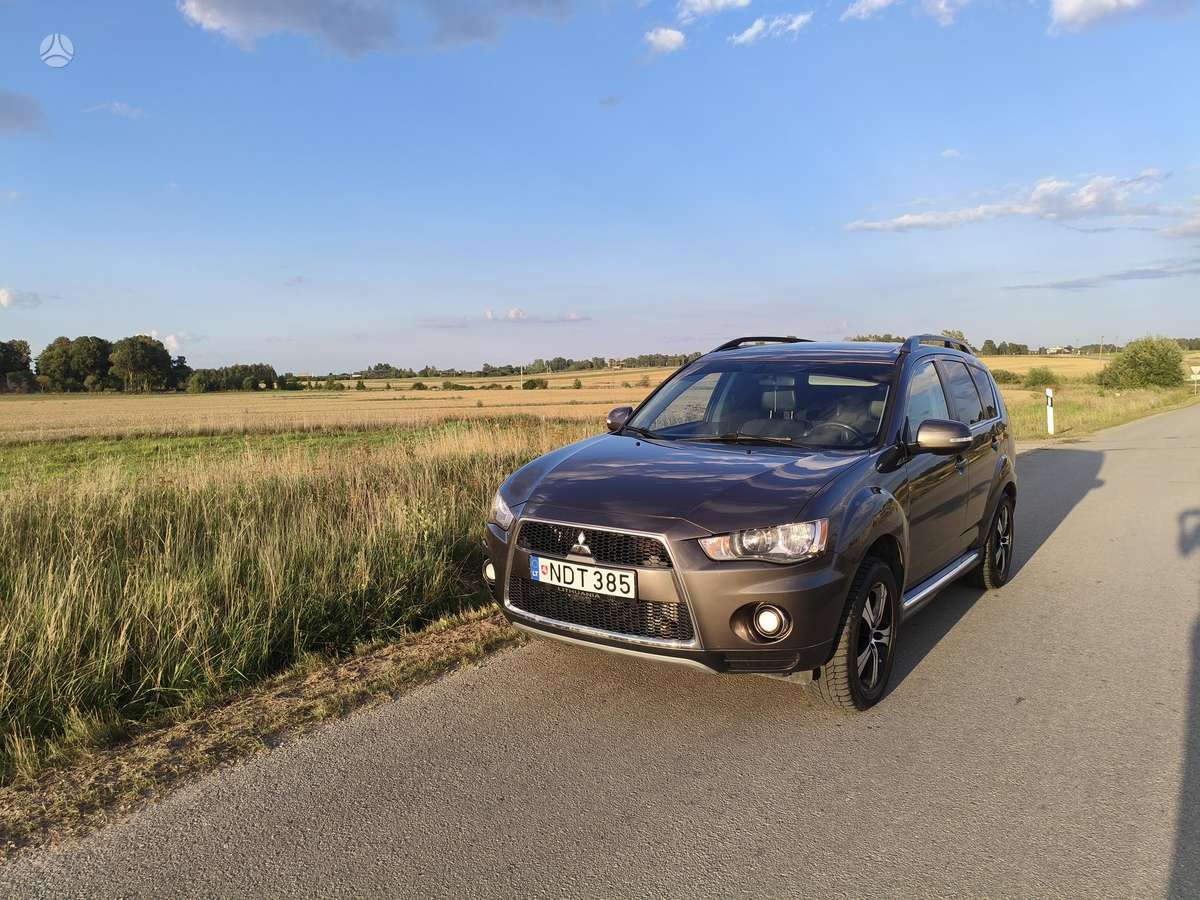 Mitsubishi Outlander 2011 — вигляд ззаду