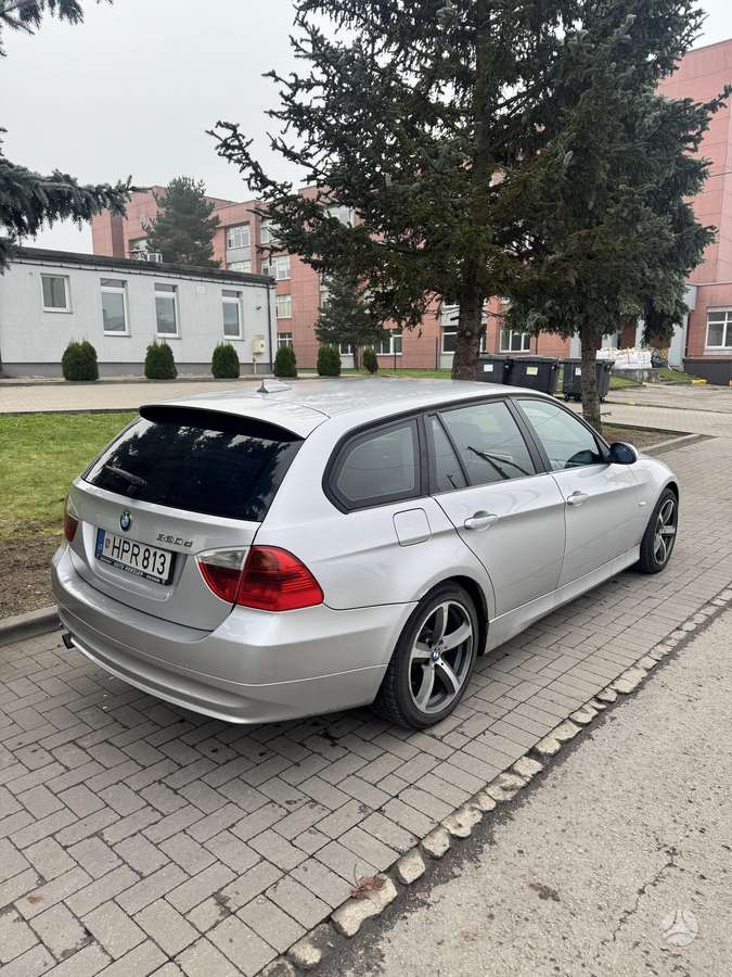 BMW 320 2006 — interior