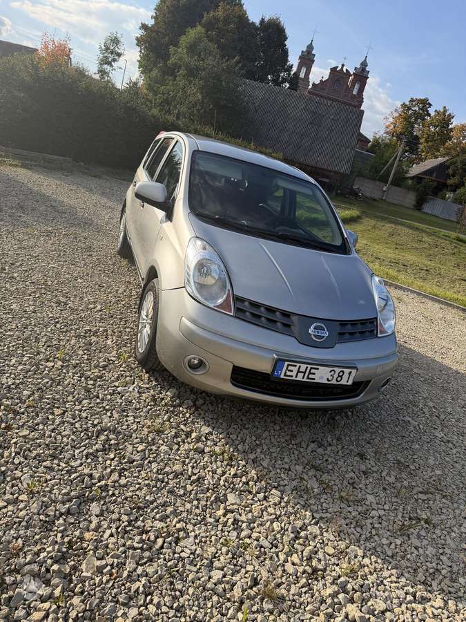 Nissan Note 2009 — вигляд ззаду