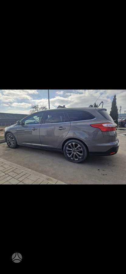 Ford Focus 2012 — rear view