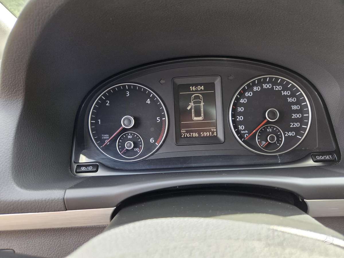 Volkswagen Touran 2015 — photo 11