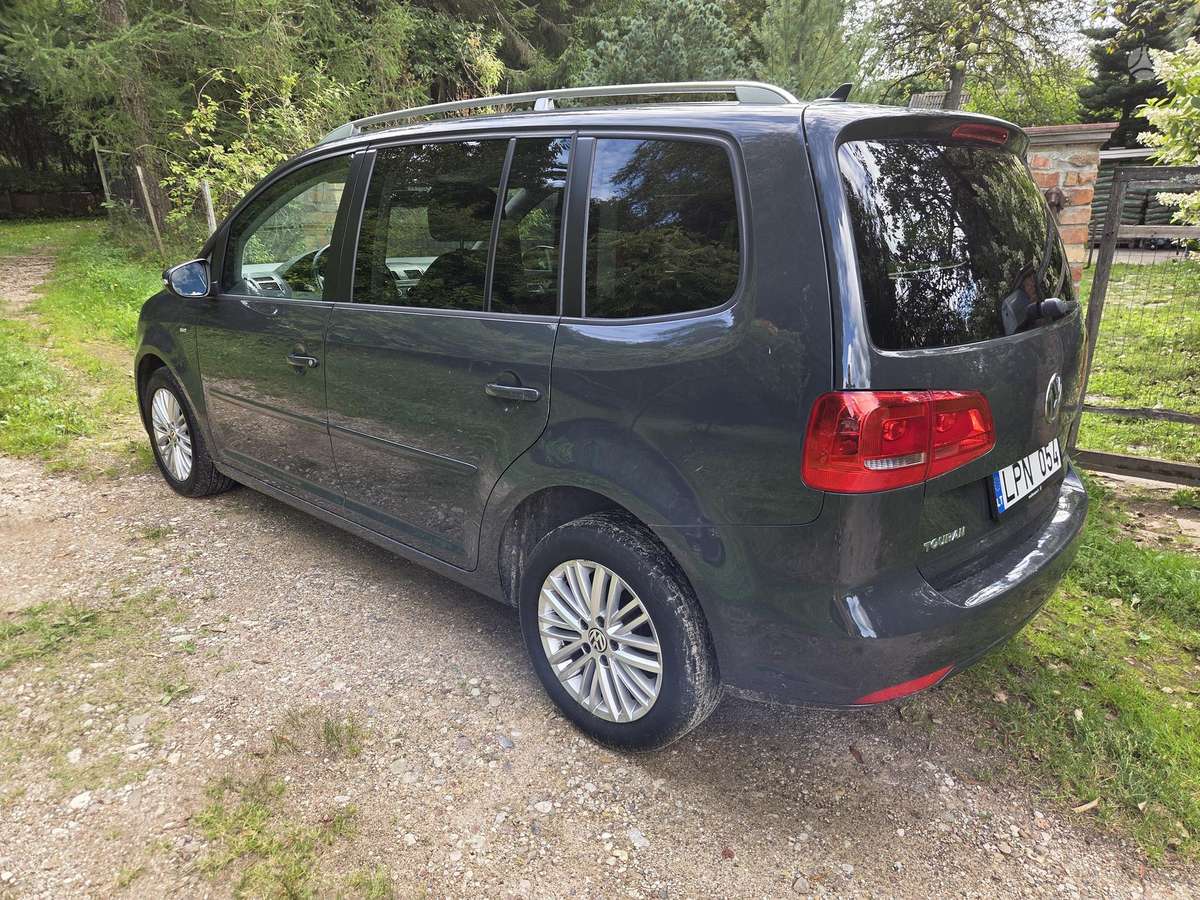 Volkswagen Touran 2015 — engine 1600 cm³, 105 HP (77kW)