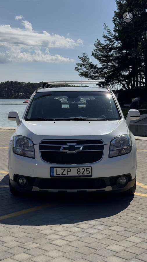 Chevrolet Orlando 2011 — rear view
