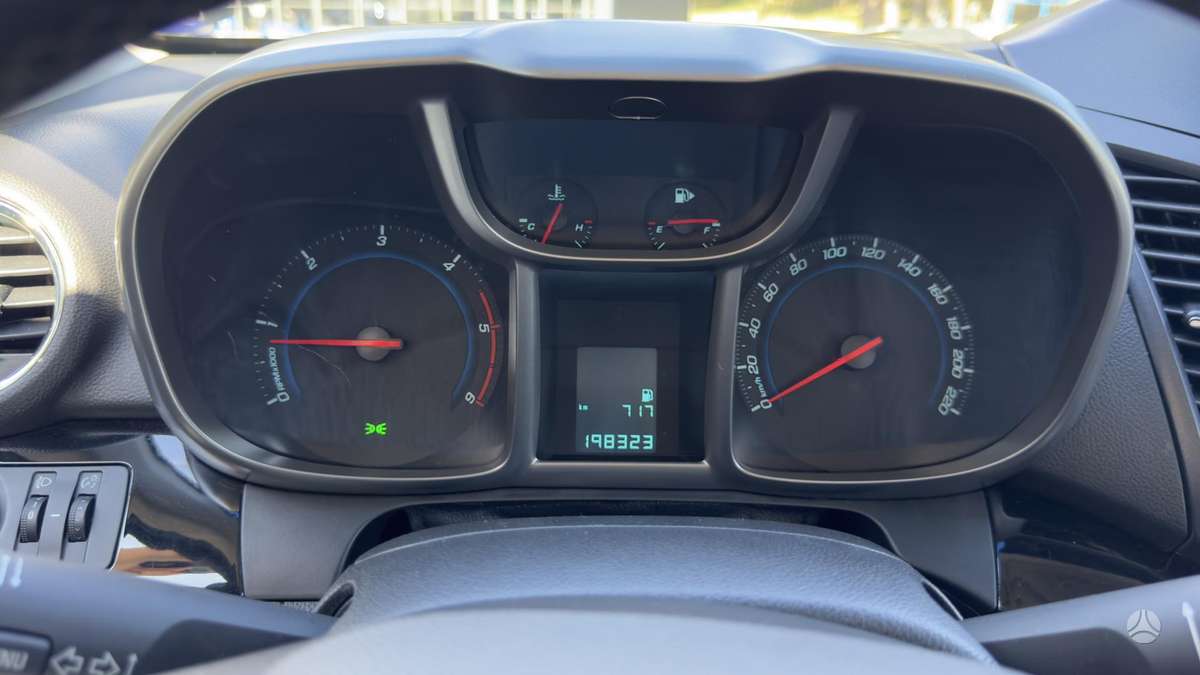 Chevrolet Orlando 2011 — photo 25