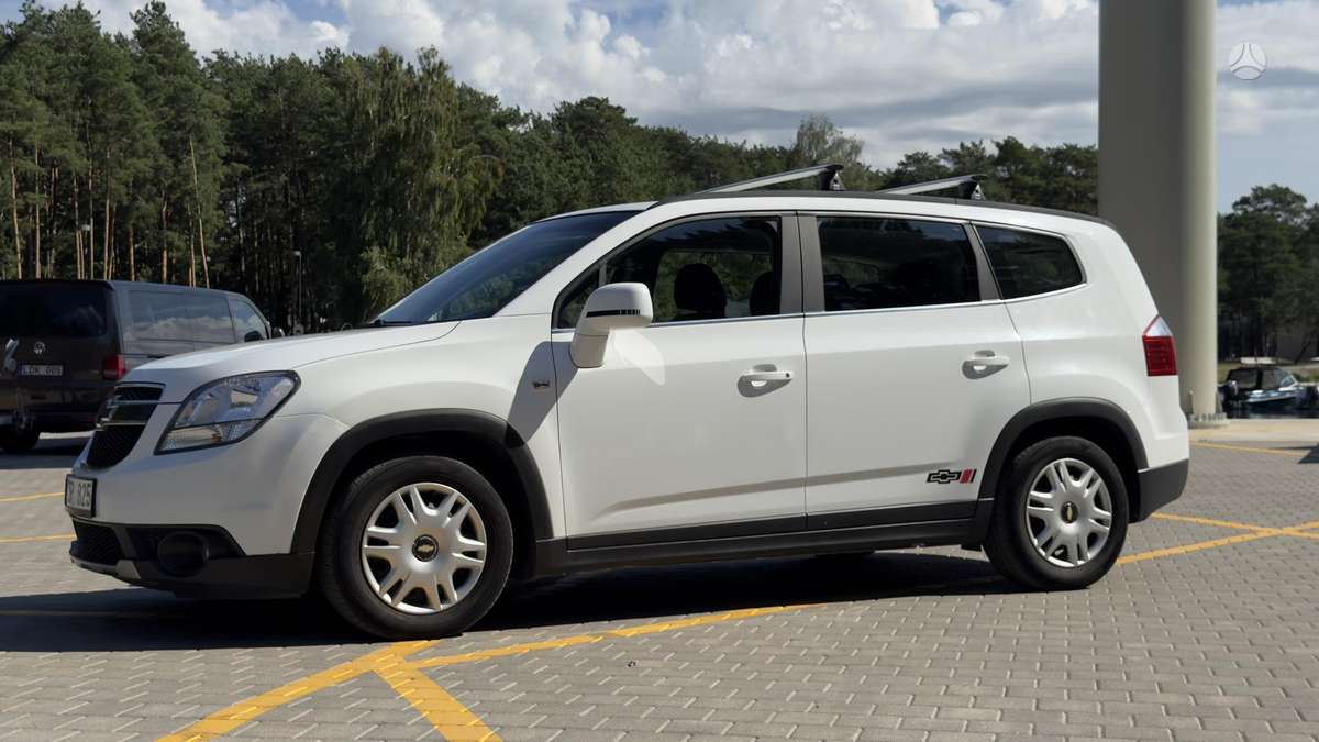 Chevrolet Orlando 2011 — interior