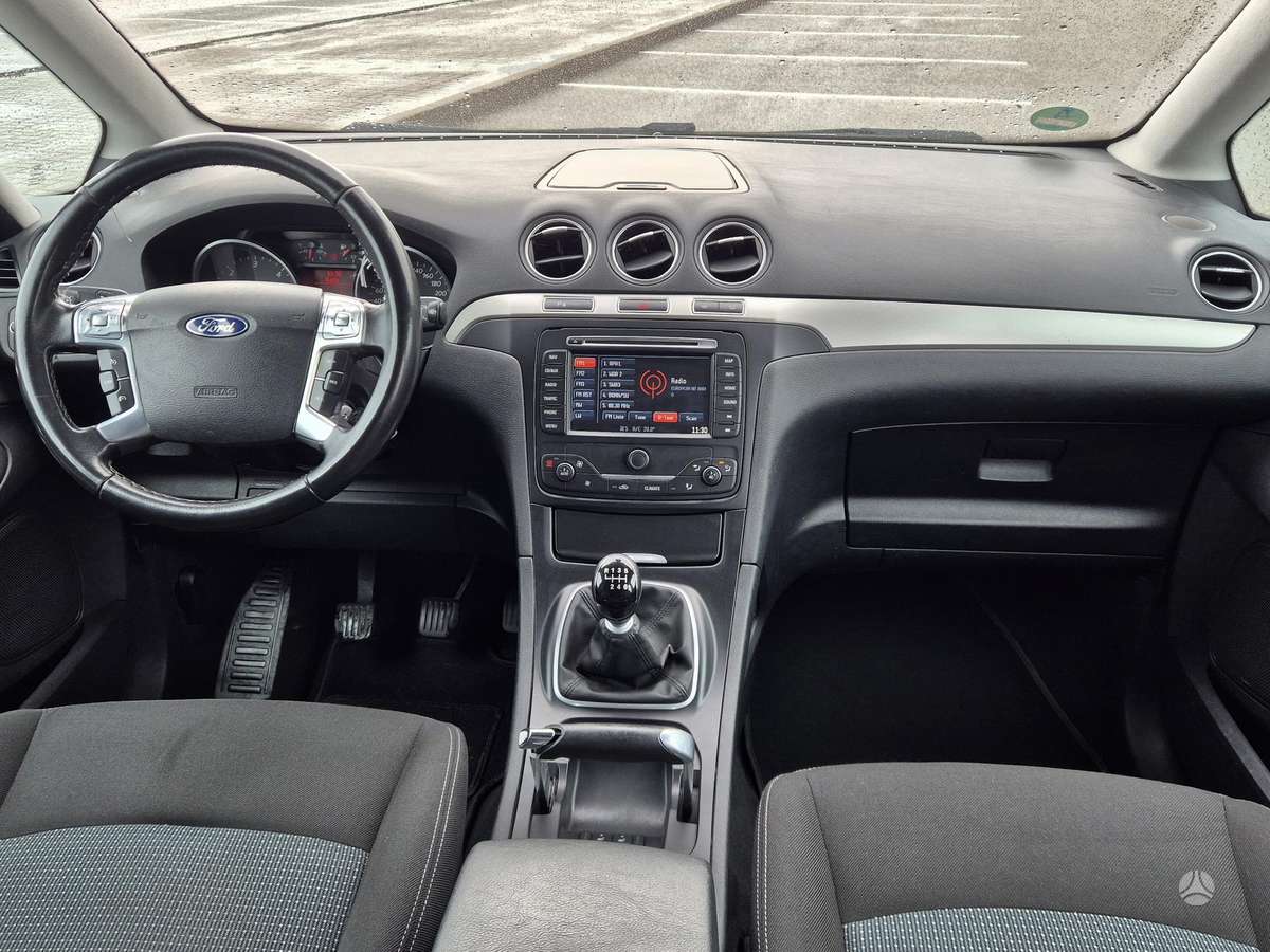 Ford Galaxy 2011 — photo 14