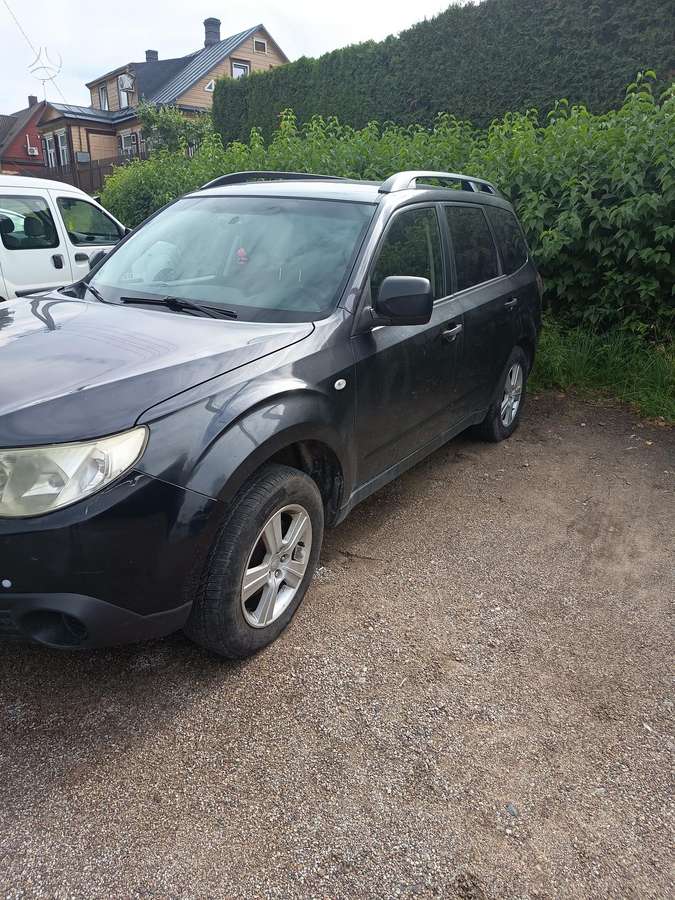 Subaru Forester 2010 — engine