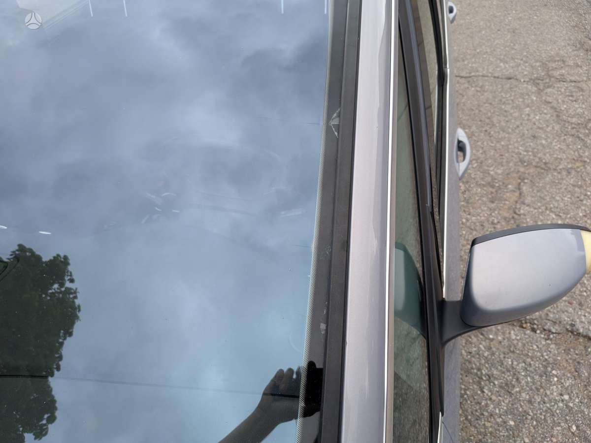Ford S-MAX 2011 — photo 11