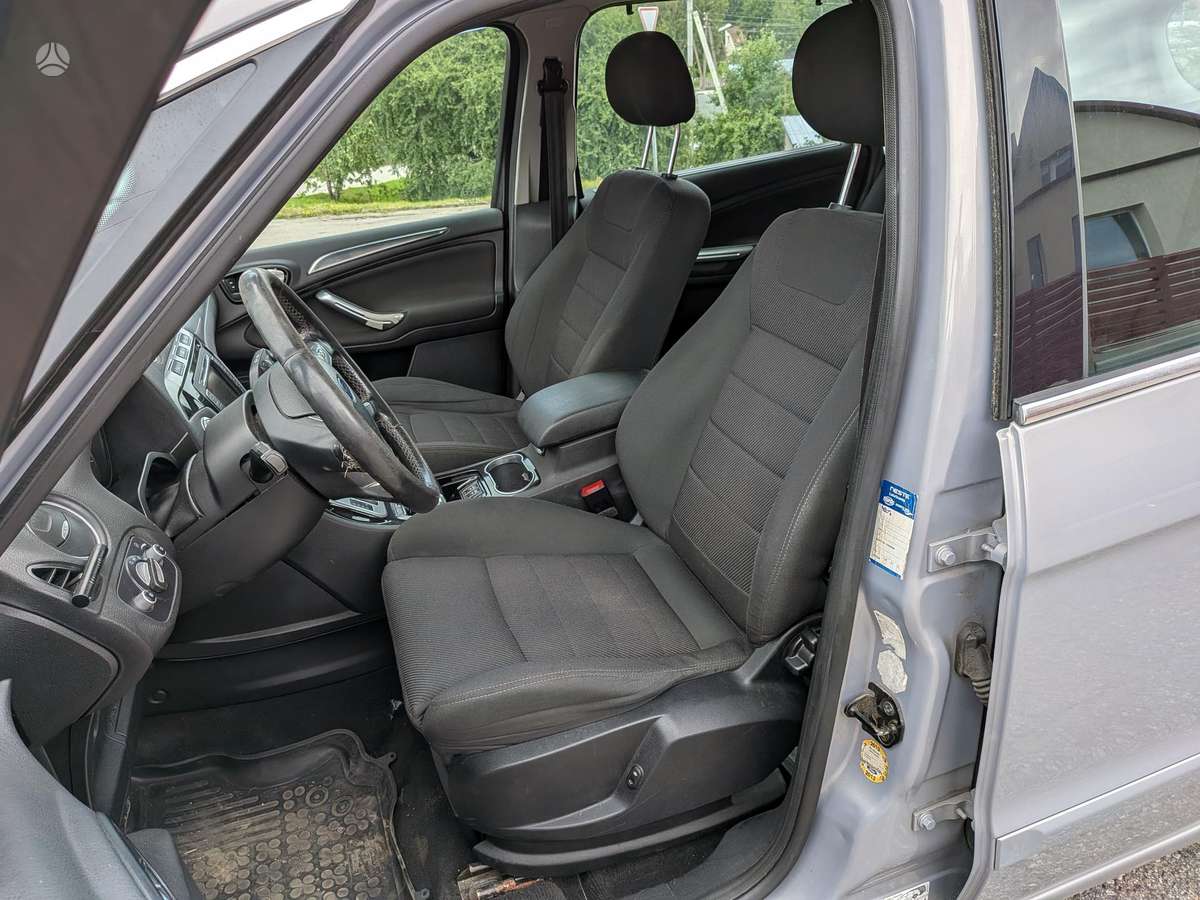 Ford S-MAX 2011 — photo 15