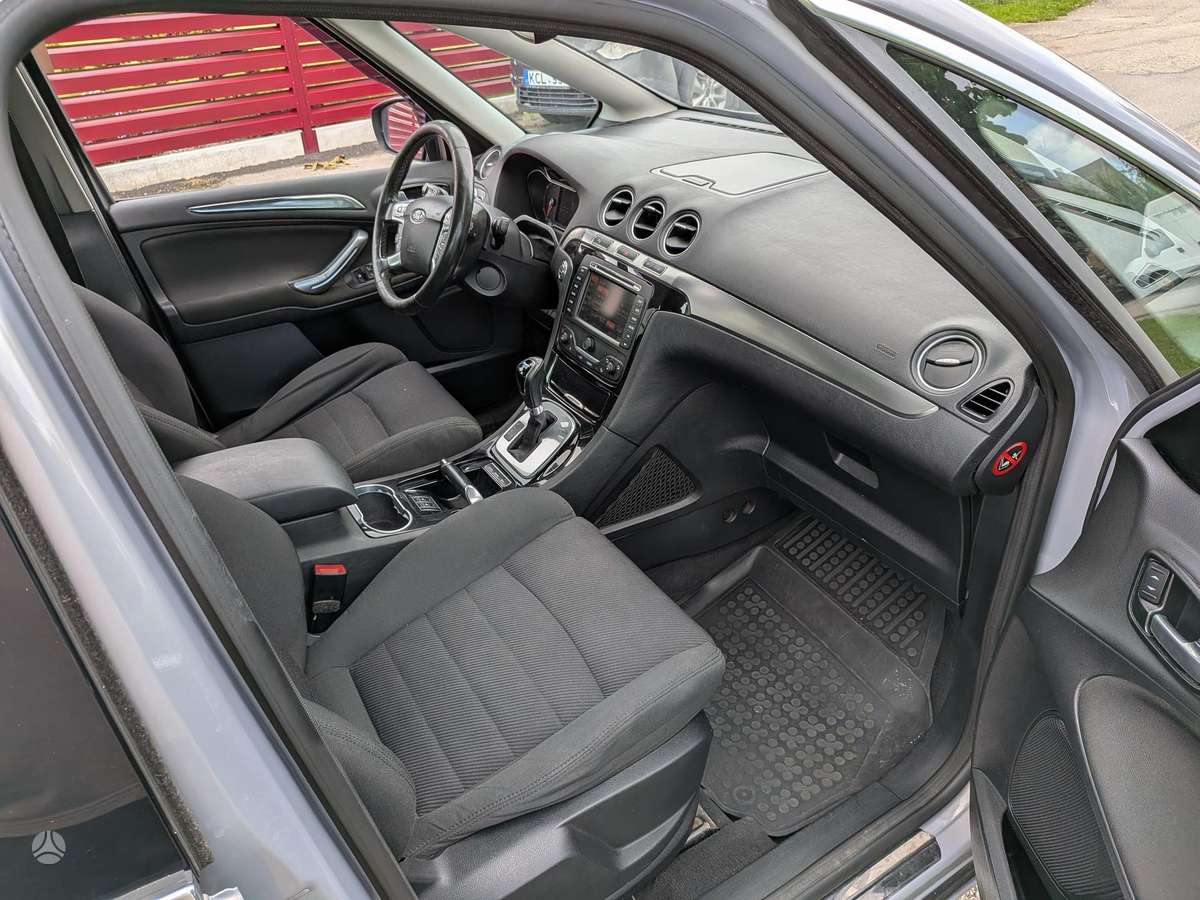 Ford S-MAX 2011 — photo 16