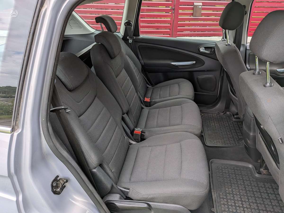 Ford S-MAX 2011 — photo 17