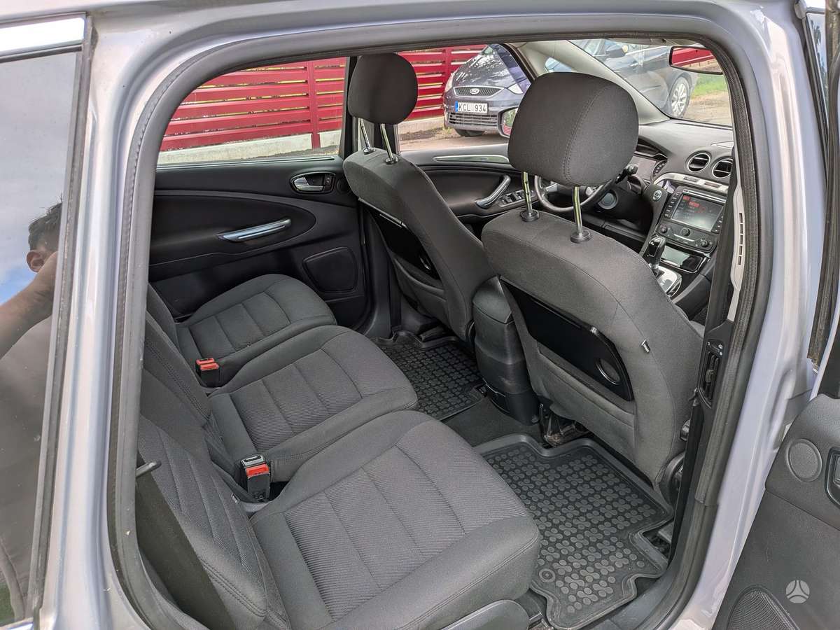 Ford S-MAX 2011 — photo 18