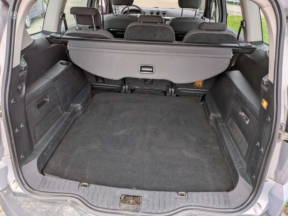 Ford S-MAX 2011 — photo 19
