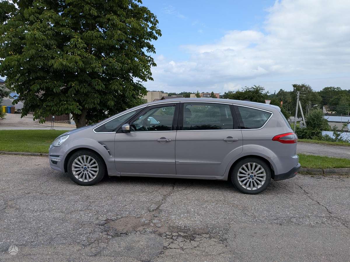 Ford S-MAX 2011 — rear view