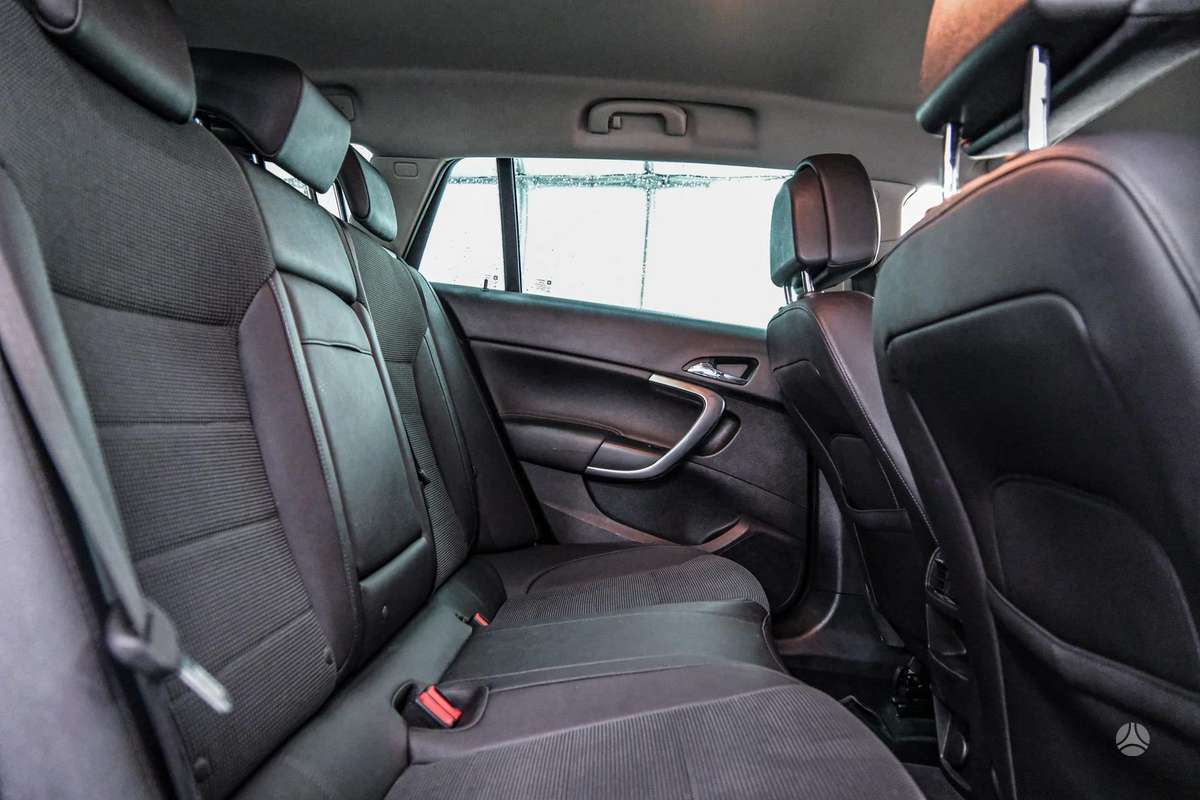 Opel Insignia 2010 — photo 10
