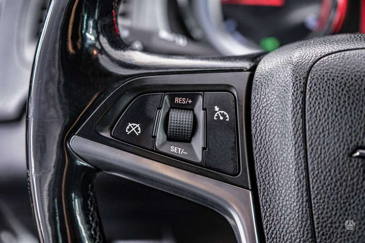 Opel Insignia 2010 — photo 16