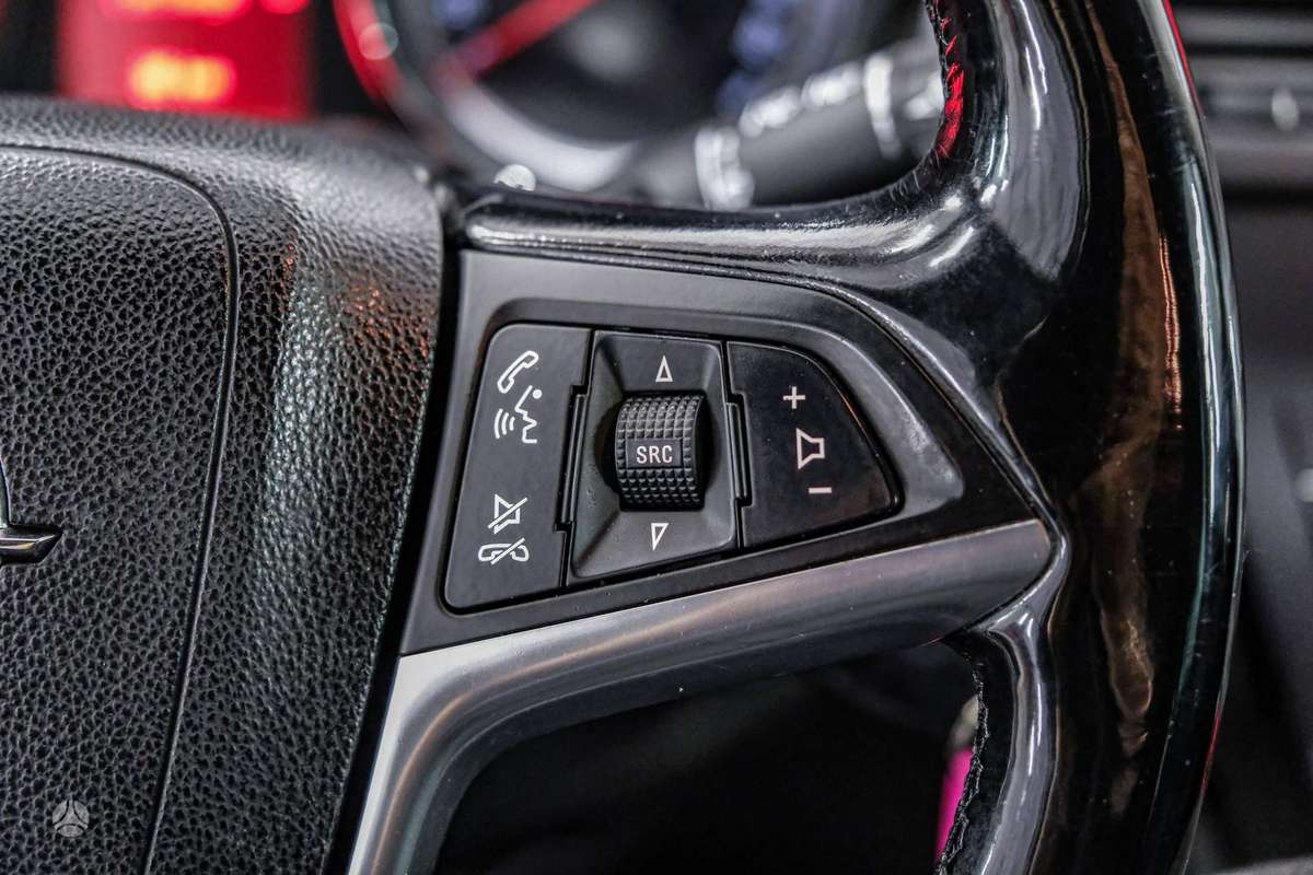 Opel Insignia 2010 — photo 17