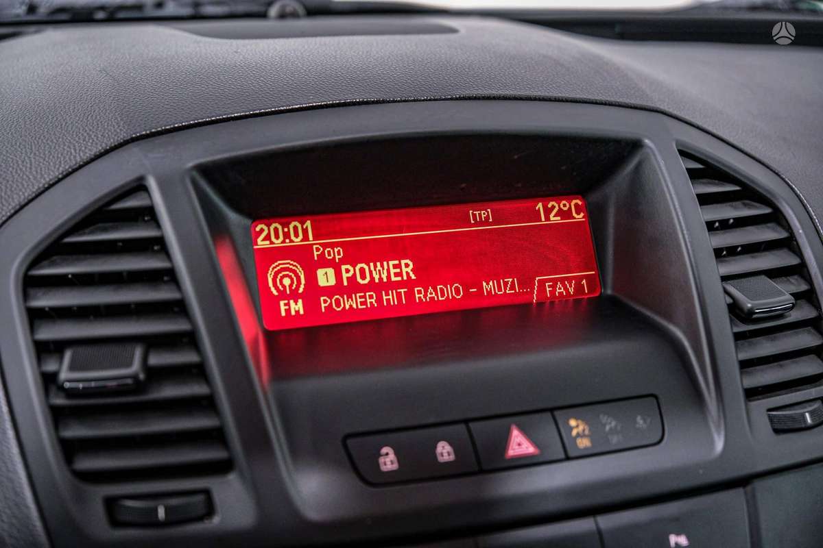 Opel Insignia 2010 — photo 18