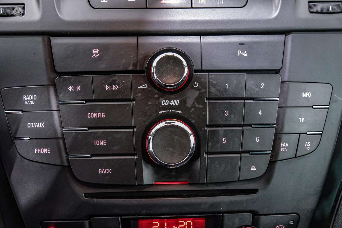 Opel Insignia 2010 — photo 19
