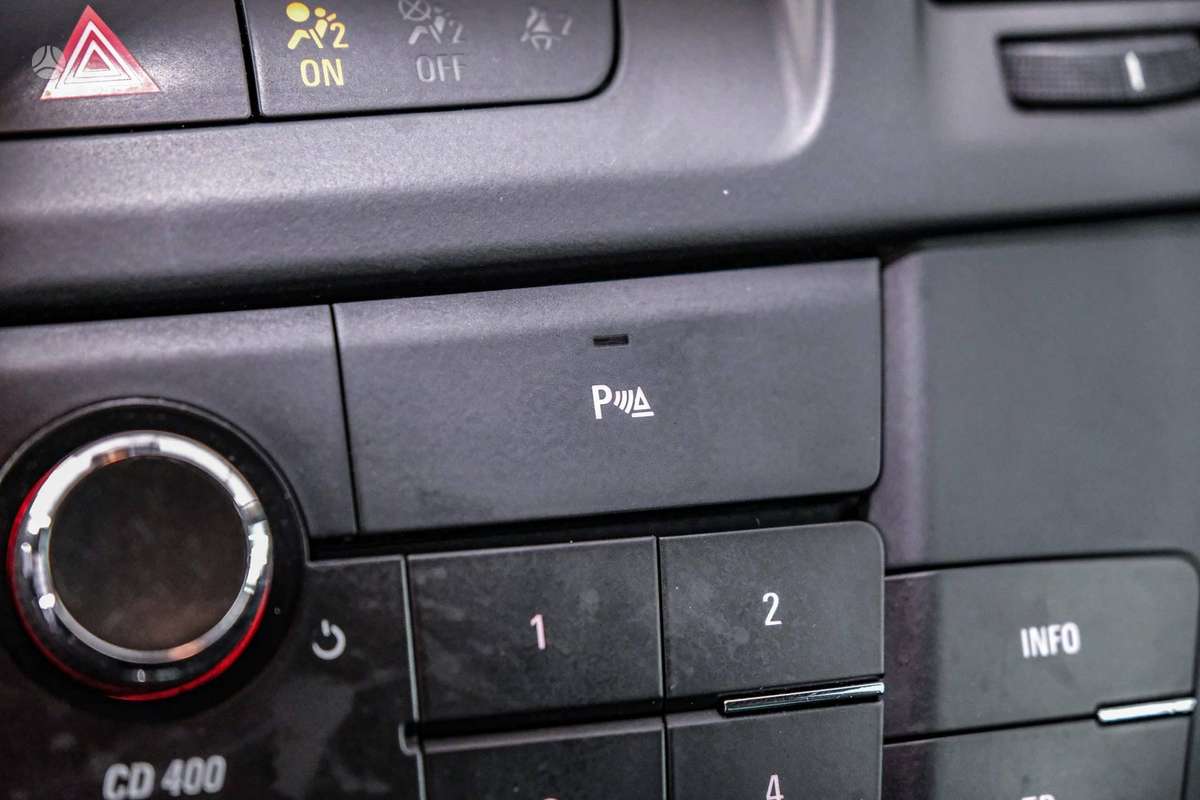 Opel Insignia 2010 — photo 20