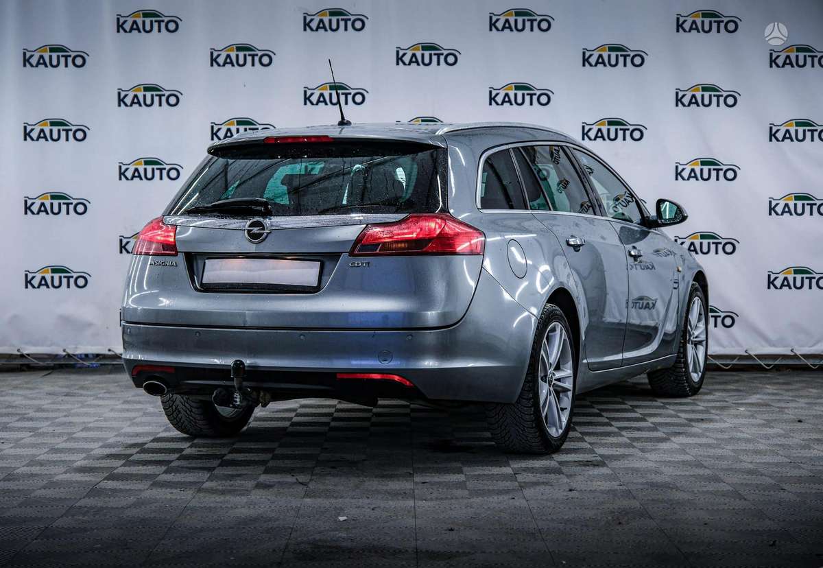 Opel Insignia 2010 — interior