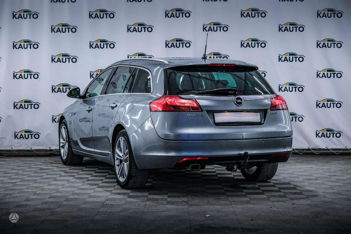 Opel Insignia 2010 — engine 2000 cm³, 131 HP (96kW)