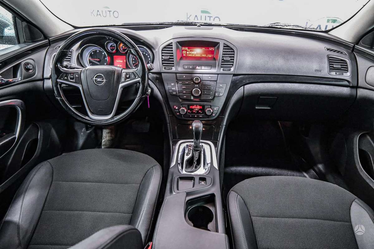 Opel Insignia 2010 — photo 8
