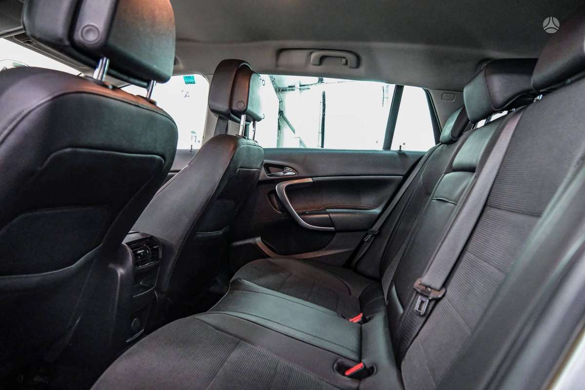 Opel Insignia 2010 — photo 9