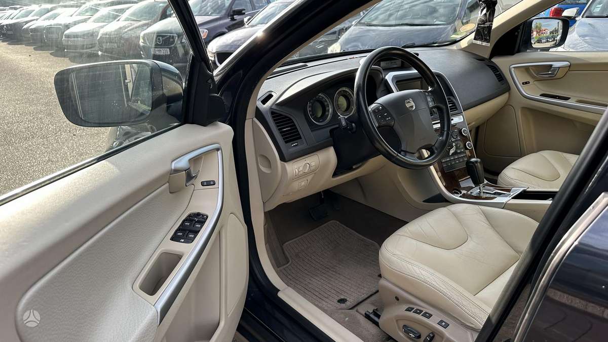 Volvo XC60 2009 — photo 10