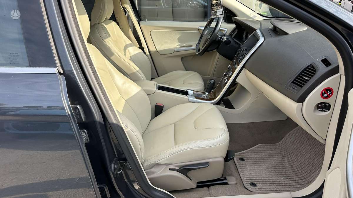 Volvo XC60 2009 — photo 11
