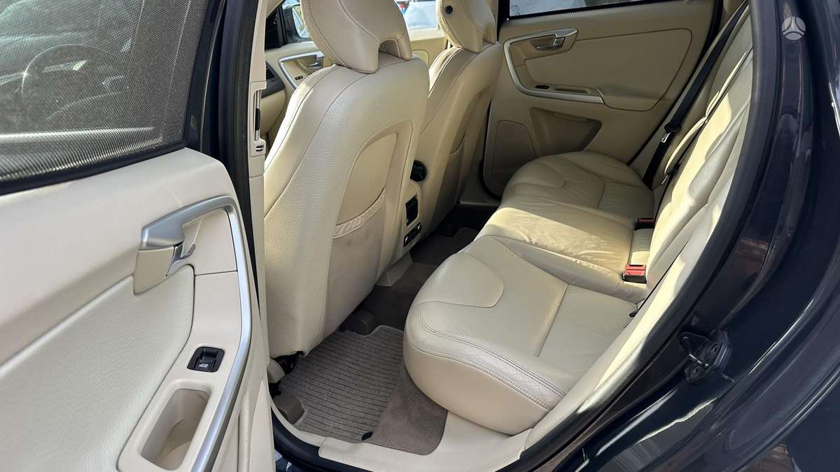 Volvo XC60 2009 — photo 14