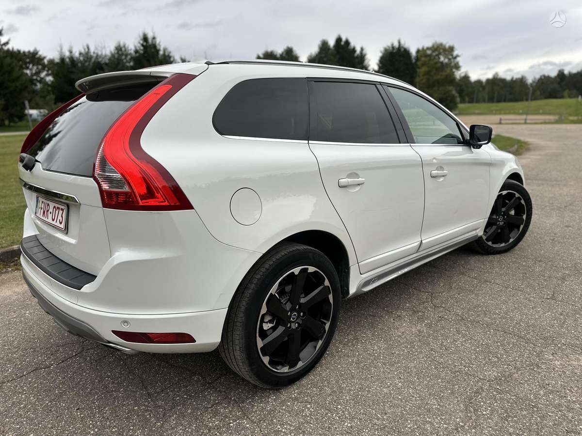 Volvo XC60 2009 — салон