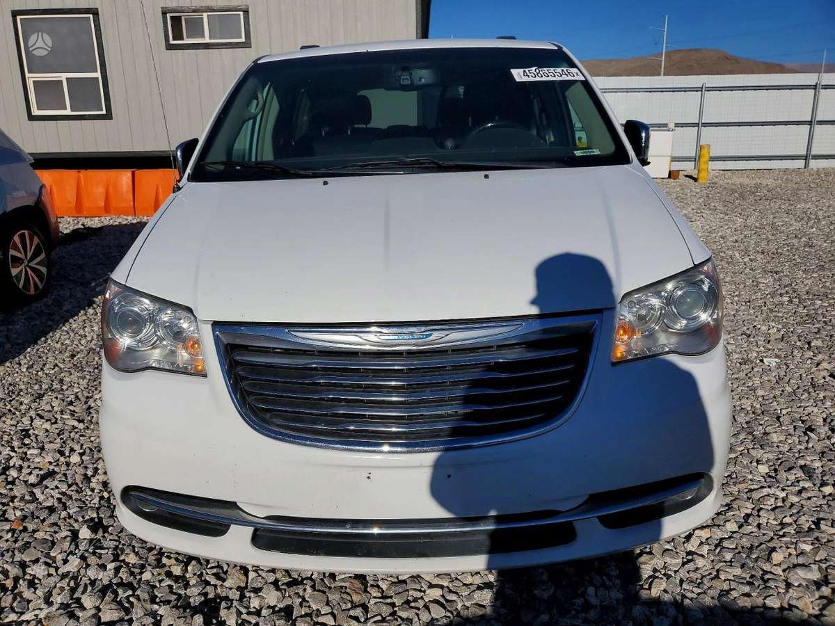Chrysler Town 2015 — interior