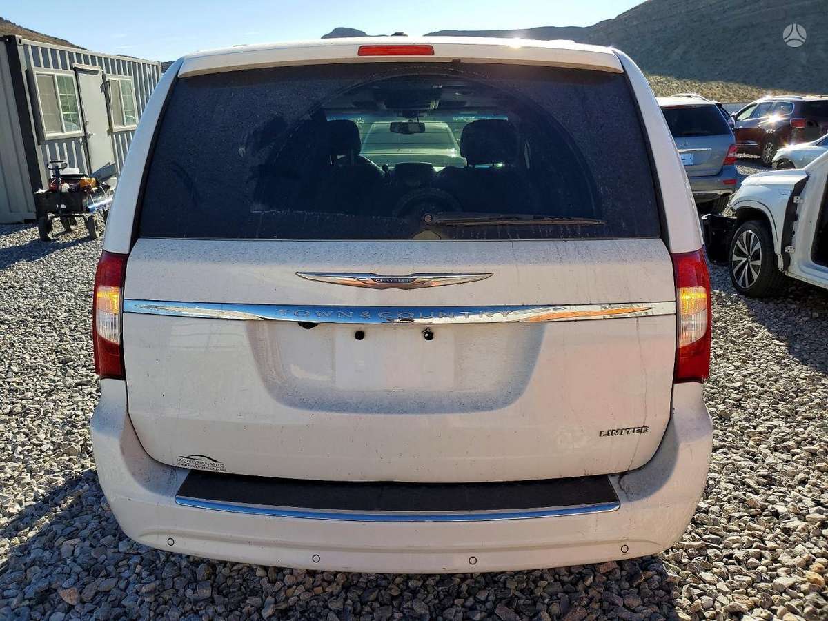 Chrysler Town 2015 — engine 3604 cm³, 287 HP (211kW)