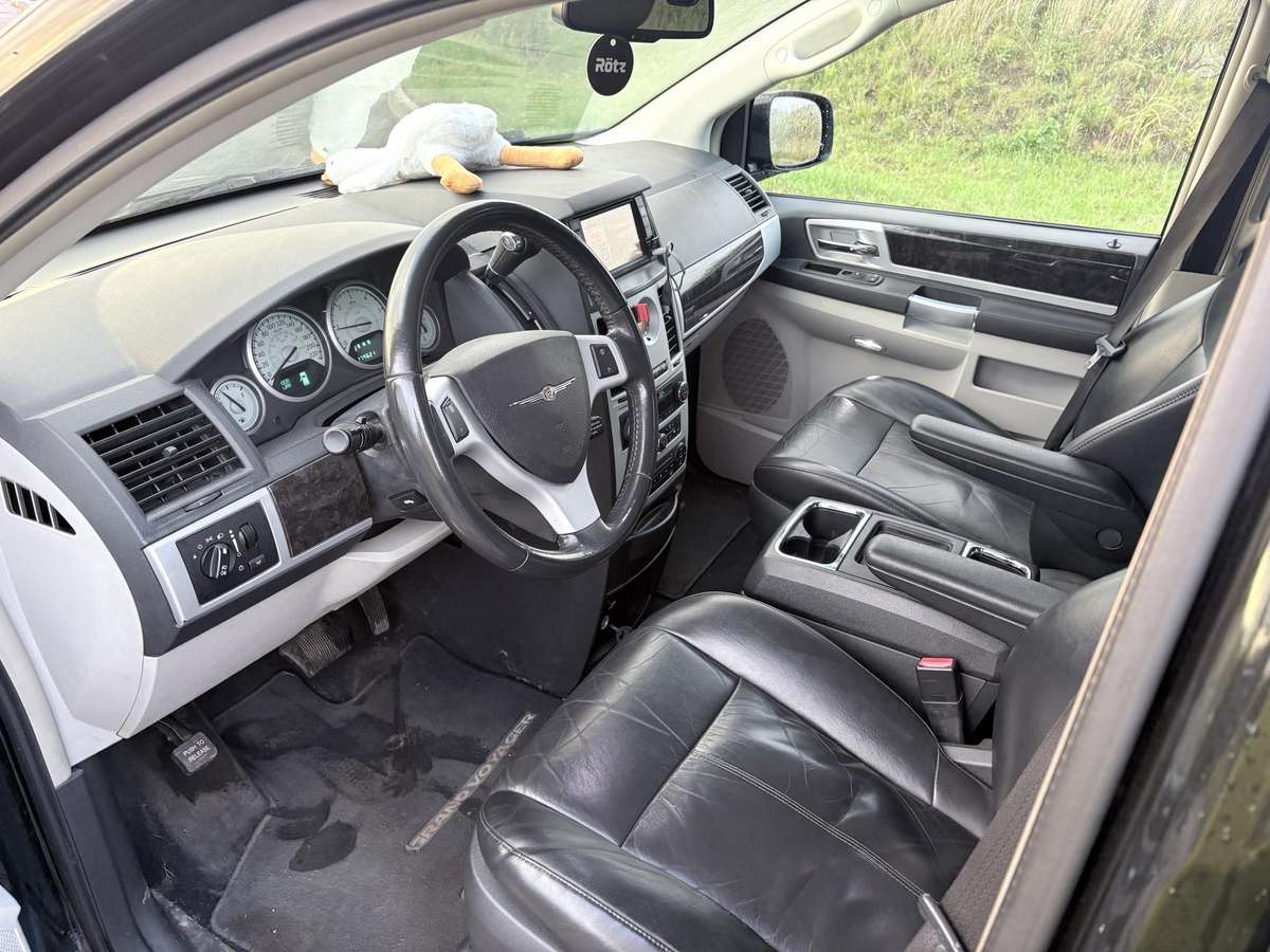 Chrysler Grand 2010 — photo 10
